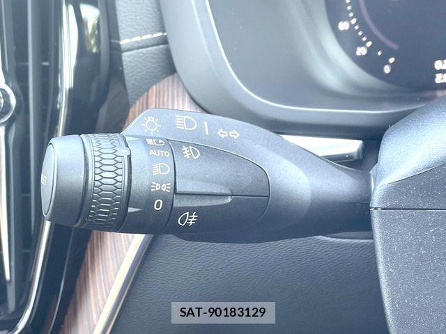 Volvo XC60 2022-06 7061283-18