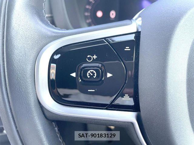 Volvo XC60 2022-06 7061283-7