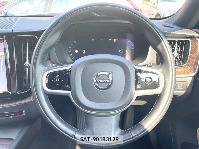 Volvo XC60 2022-06 7061283-8