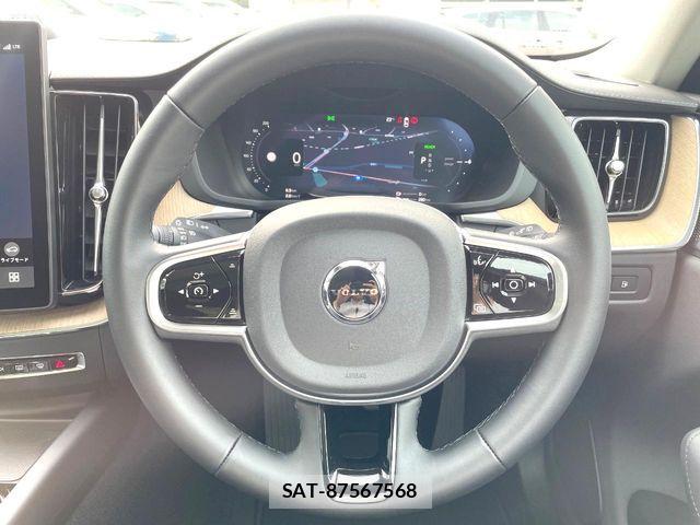 Volvo XC60 2025-06 7061280-12