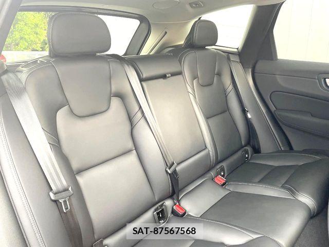Volvo XC60 2025-06 7061280-15