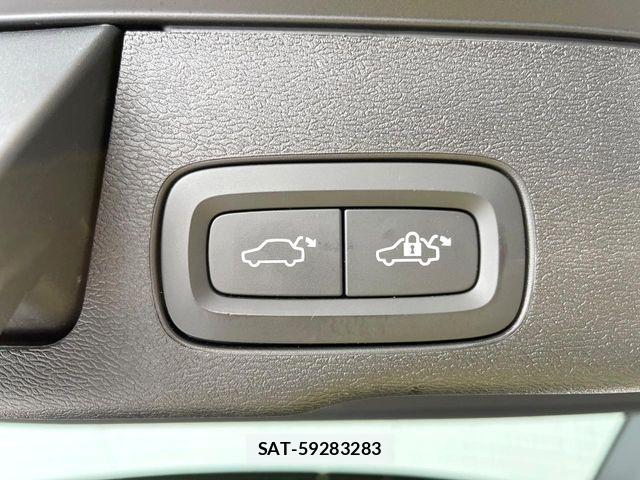Volvo XC60 2021-12 7061286-15