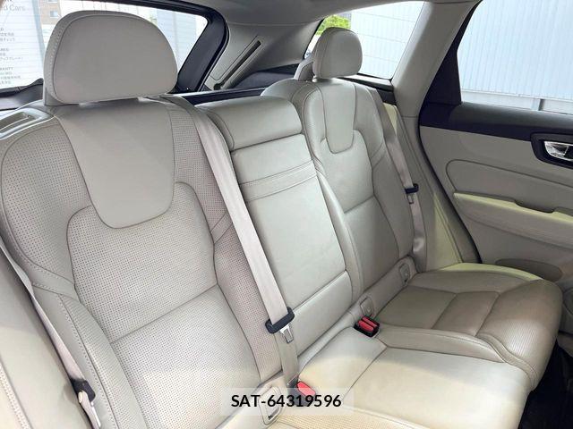 Volvo XC60 2017-10 7226820-14