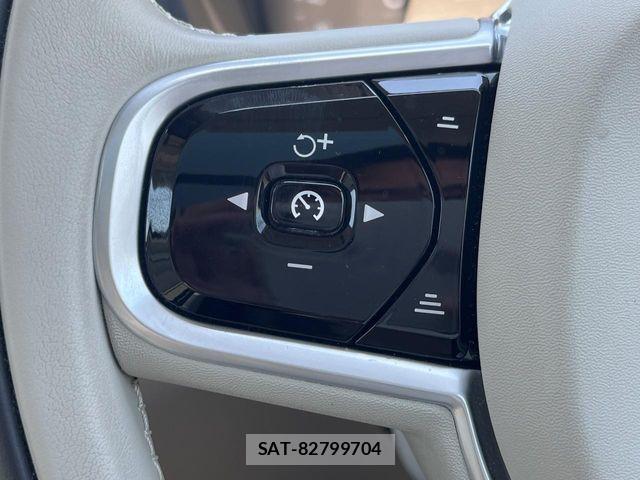 Volvo XC60 2018-04 7226822-9
