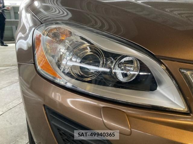 Volvo XC60 2011-08 7226823-9