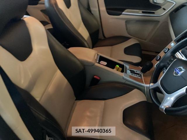 Volvo XC60 2011-08 7226823-13