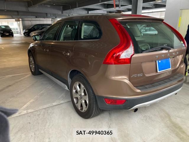 Volvo XC60 2011-08 7226823-2