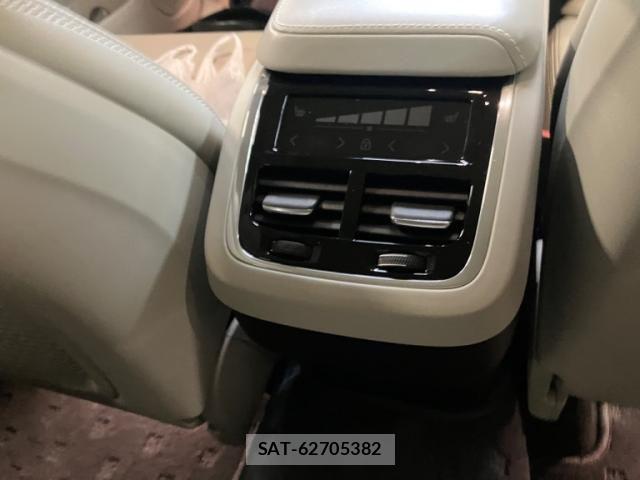 Volvo XC60 2020-07 7330998-16