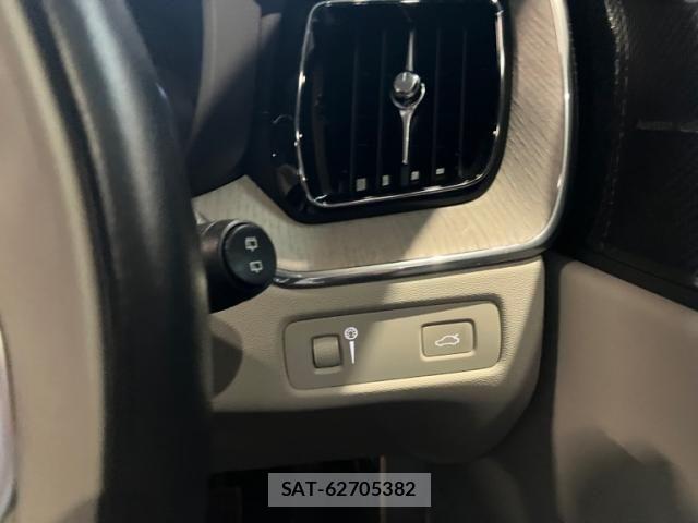 Volvo XC60 2020-07 7330998-18