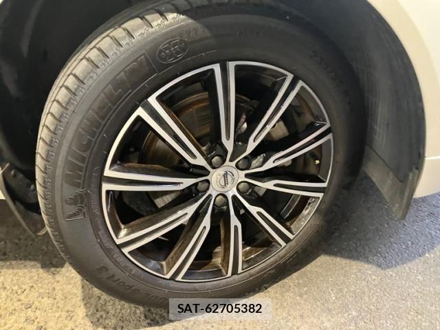 Volvo XC60 2020-07 7330998-7
