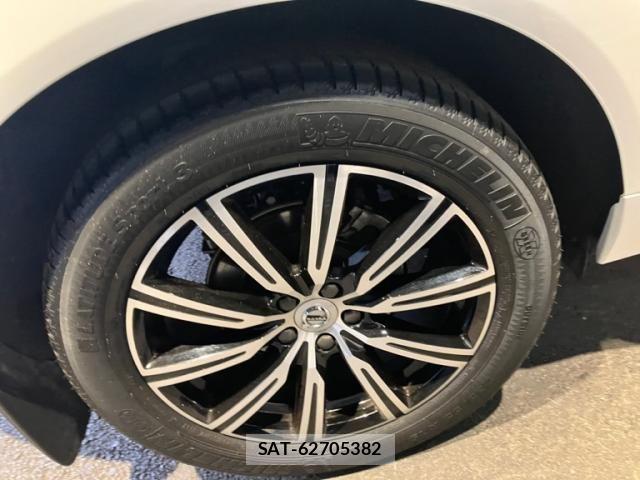 Volvo XC60 2020-07 7330998-8