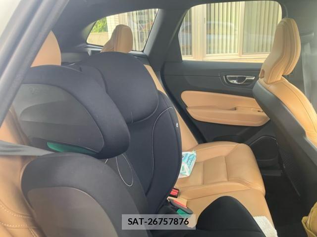 Volvo XC60 2022-03 7330997-13
