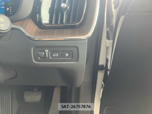 Volvo XC60 2022-03 7330997-18