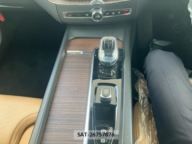 Volvo XC60 2022-03 7330997-24