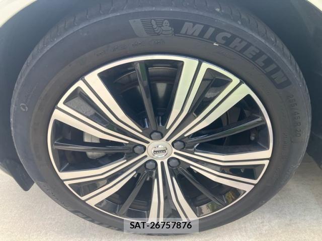 Volvo XC60 2022-03 7330997-8
