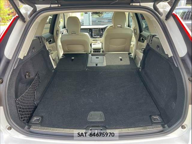 Volvo XC60 2021-06 7360373-17