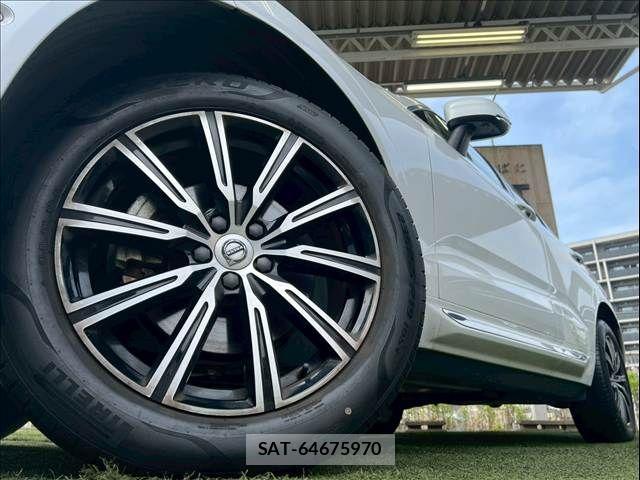 Volvo XC60 2021-06 7360373-18