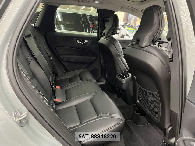 Volvo XC60 2025-09 7360375-4