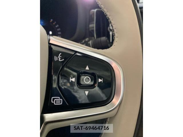 Volvo XC60 2023-02 7394723-24