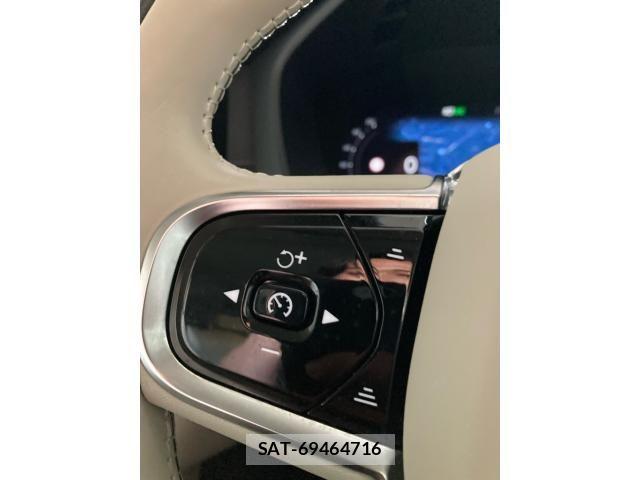 Volvo XC60 2023-02 7394723-25