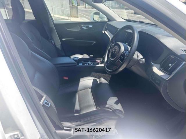 Volvo XC60 2019-01 7458694-5