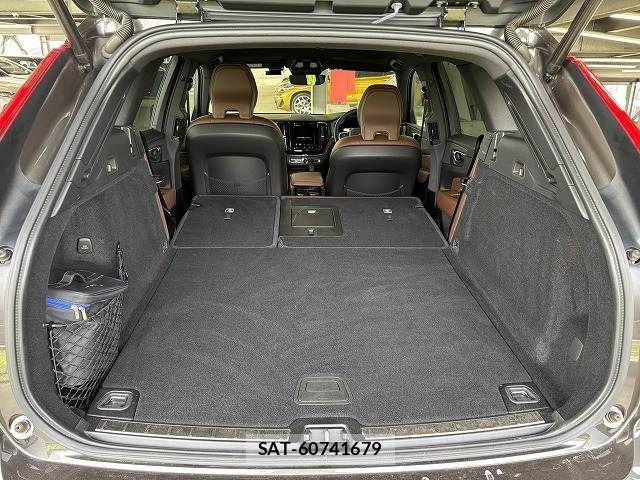 Volvo XC60 2021-12 7503562-17