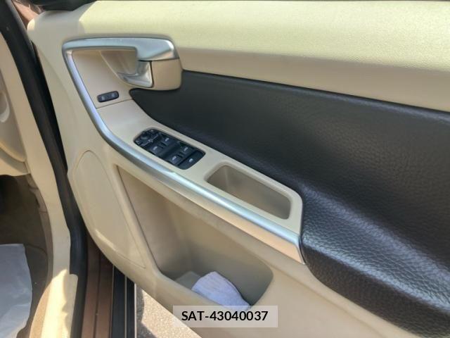 Volvo XC60 2011-07 7621164-13