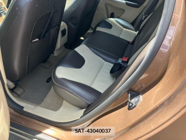 Volvo XC60 2011-07 7621164-19