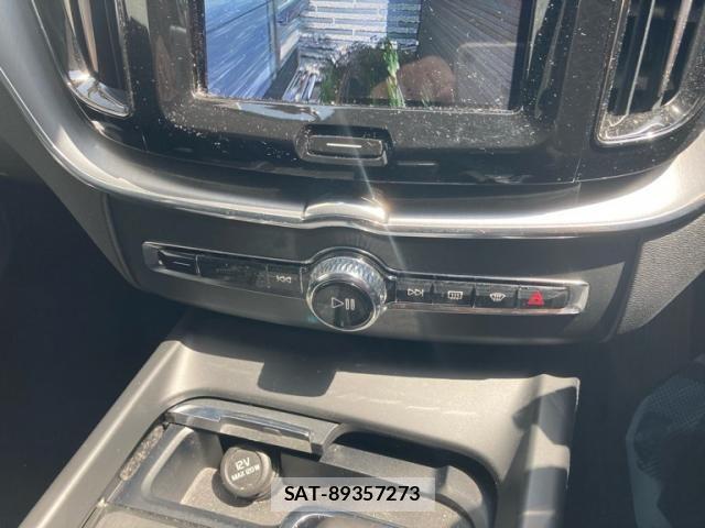 Volvo XC60 2021-11 7621161-21