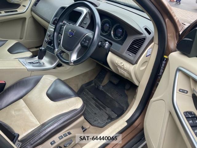 Volvo XC60 2009-12 7621165-11