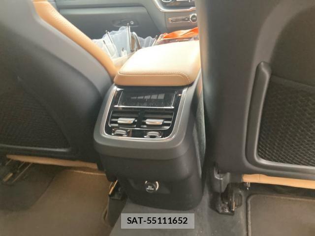 Volvo XC60 2019-08 7621162-13