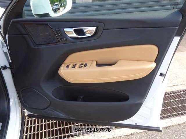 Volvo XC60 2022-09 7790293-8