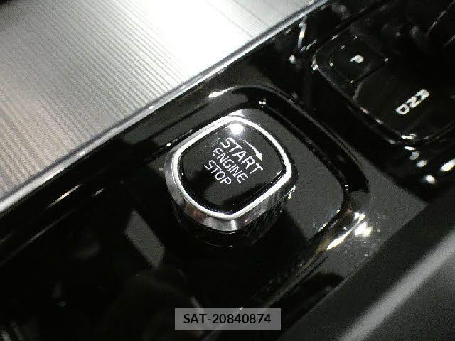 Volvo XC60 2022-05 7880349-9