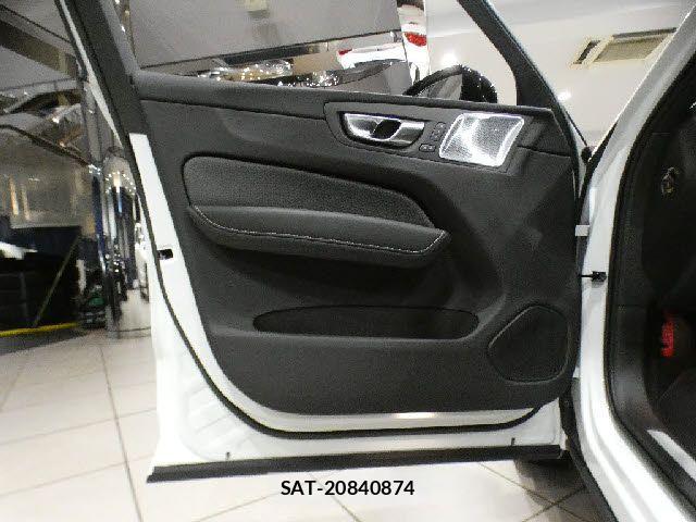 Volvo XC60 2022-05 7880349-20