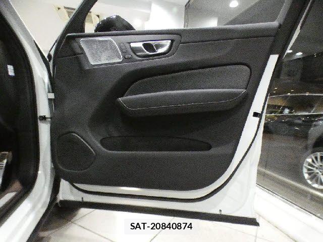 Volvo XC60 2022-05 7880349-22