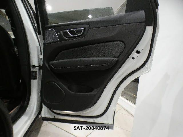 Volvo XC60 2022-05 7880349-23