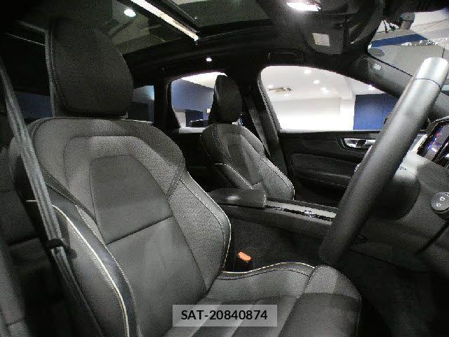 Volvo XC60 2022-05 7880349-24