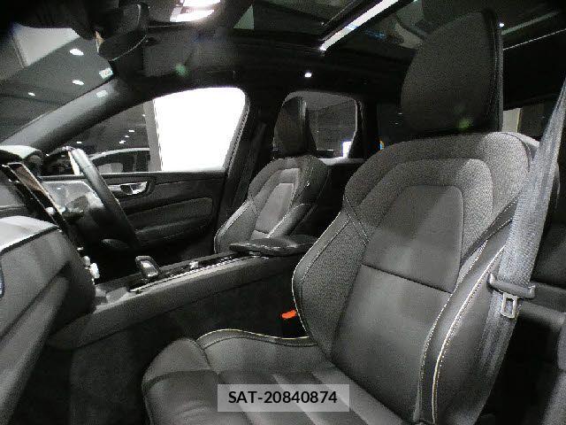 Volvo XC60 2022-05 7880349-25