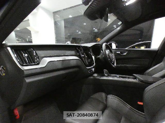 Volvo XC60 2022-05 7880349-2
