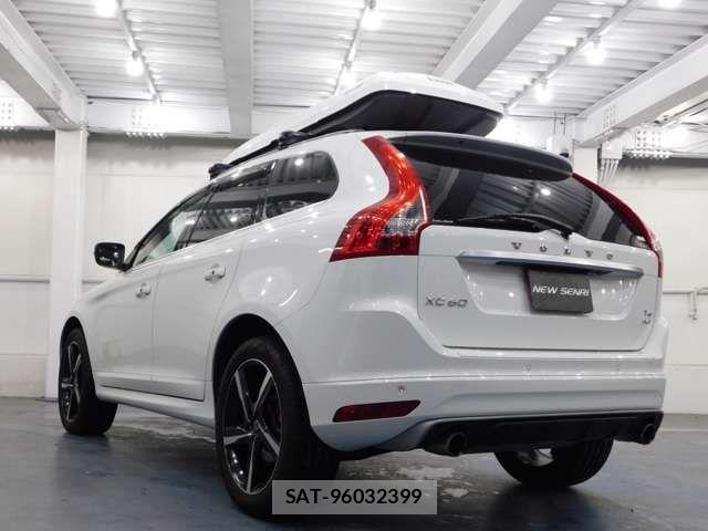 Volvo XC60 2015-07 7880350-1