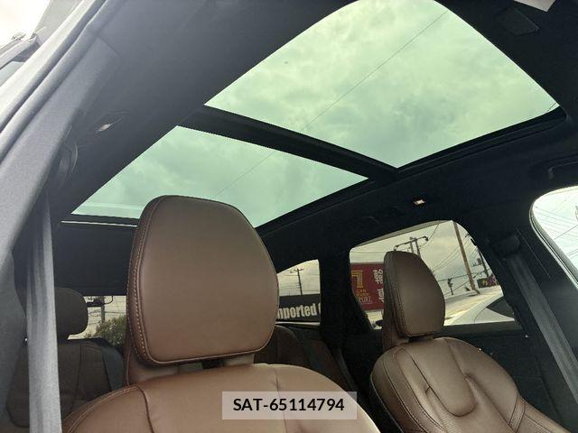 Volvo XC60 2023-03 7880351-8