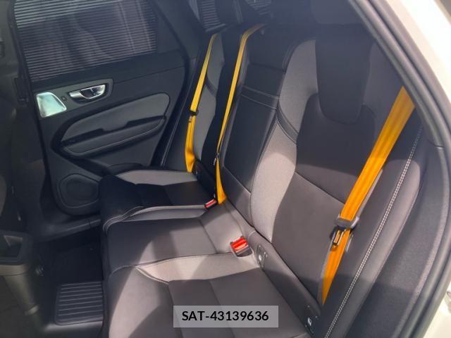 Volvo XC60 2021-10 7880348-10