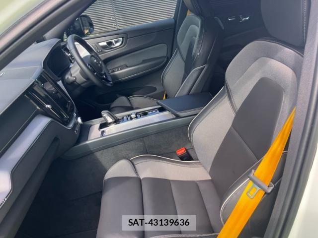 Volvo XC60 2021-10 7880348-11