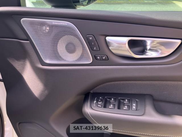 Volvo XC60 2021-10 7880348-14