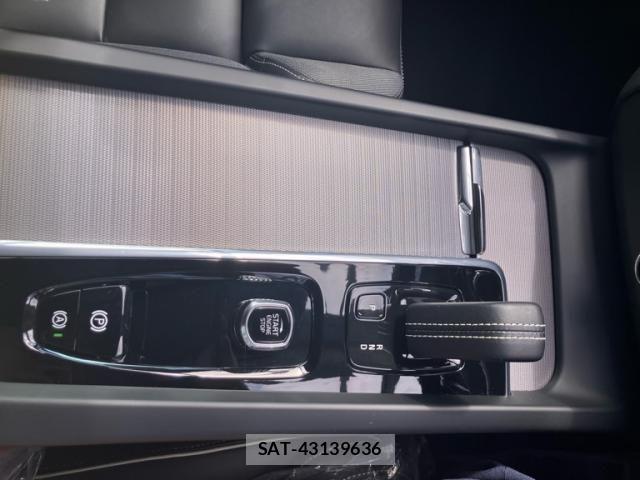 Volvo XC60 2021-10 7880348-21