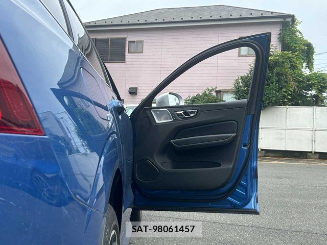Volvo XC60 2018-08 7903600-16