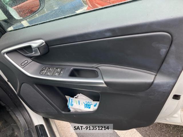 Volvo XC60 2016-06 7981478-6