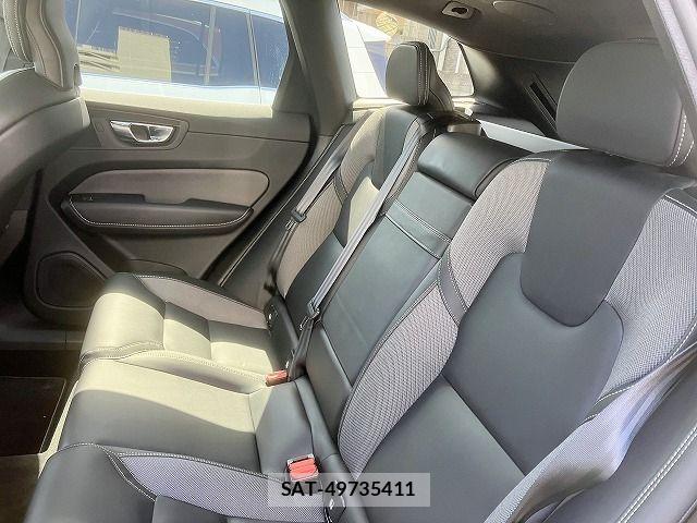 Volvo XC60 2021-07 7981477-12