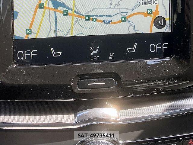 Volvo XC60 2021-07 7981477-8