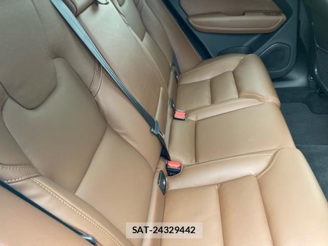 Volvo XC60 2023-09 8039052-9